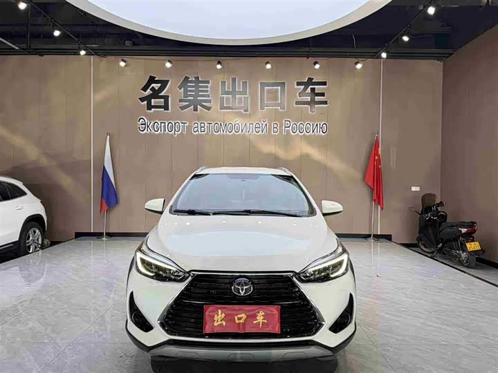 Фото 2 - Toyota Yaris L Hatchback