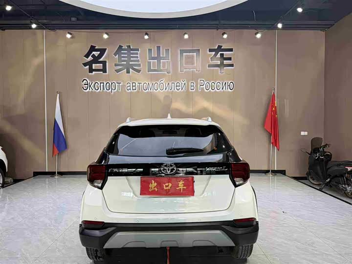 Фото 5 - Toyota Yaris L Hatchback