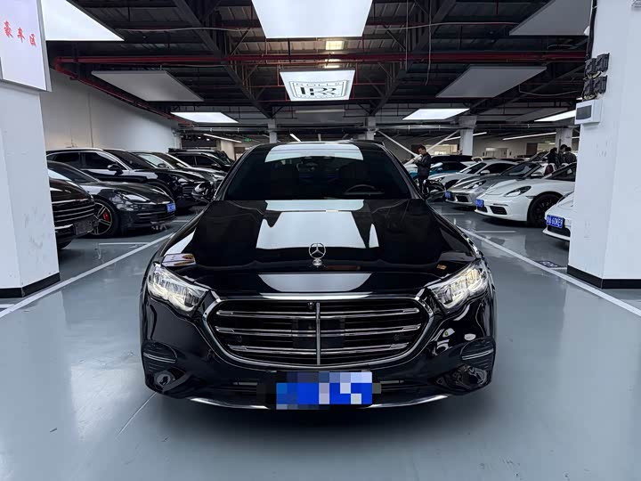 Фото 2 - Mercedes-Benz E-Class