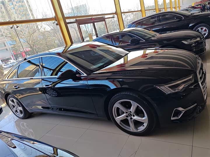 Фото 4 - Audi A6L