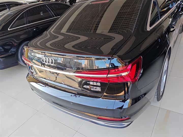 Фото 6 - Audi A6L