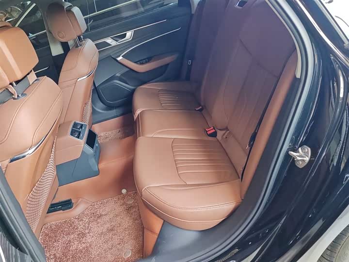 Фото 8 - Audi A6L