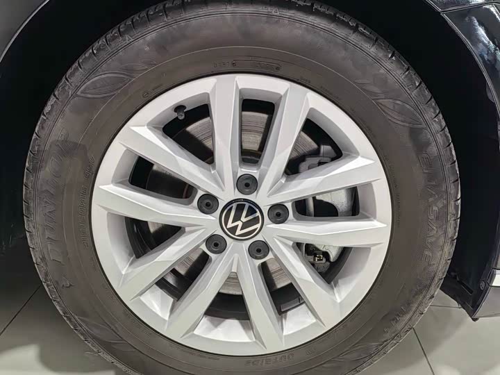 Фото 5 - Volkswagen Magotan