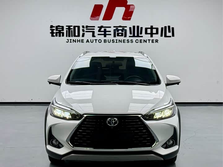 Фото 2 - Toyota Yaris L Hatchback