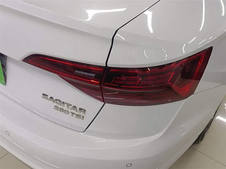 Фото 8 - Volkswagen Sagitar L