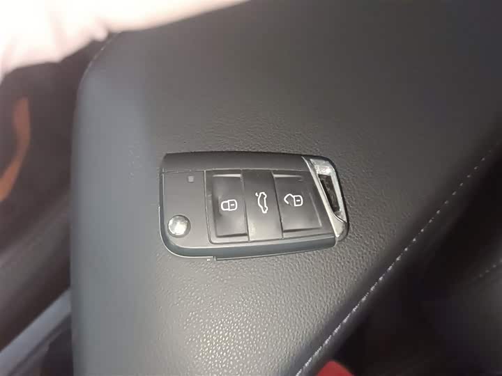 Фото 9 - Volkswagen Sagitar L