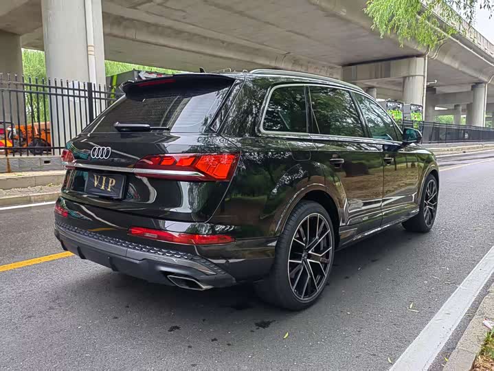 Фото 4 - Audi Q7