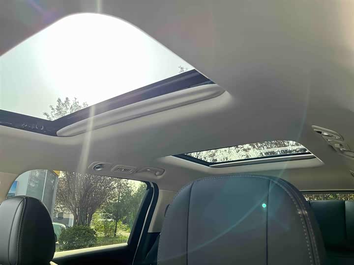 Фото 2 - GAC Trumpchi E8