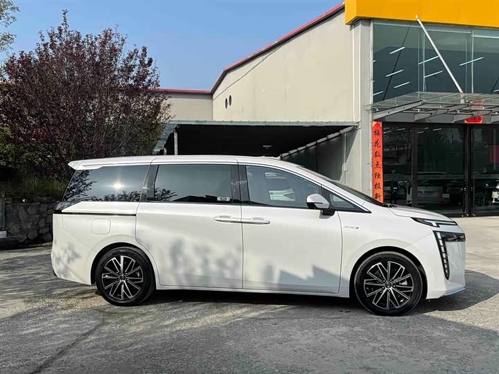 Фото 6 - GAC Trumpchi E8