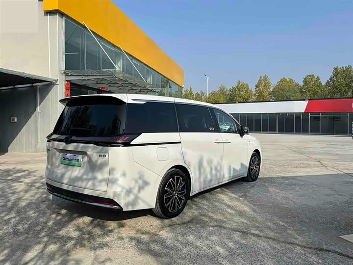 Фото 9 - GAC Trumpchi E8