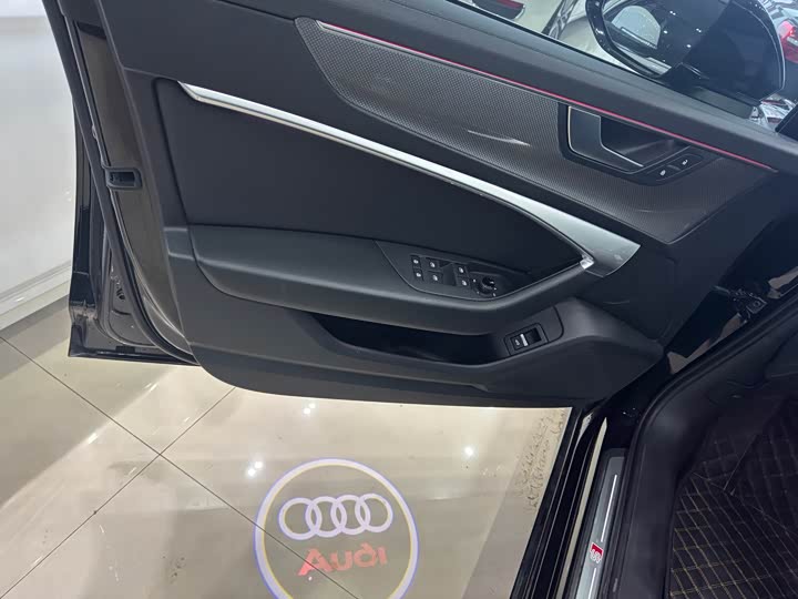 Фото 8 - Audi A6L