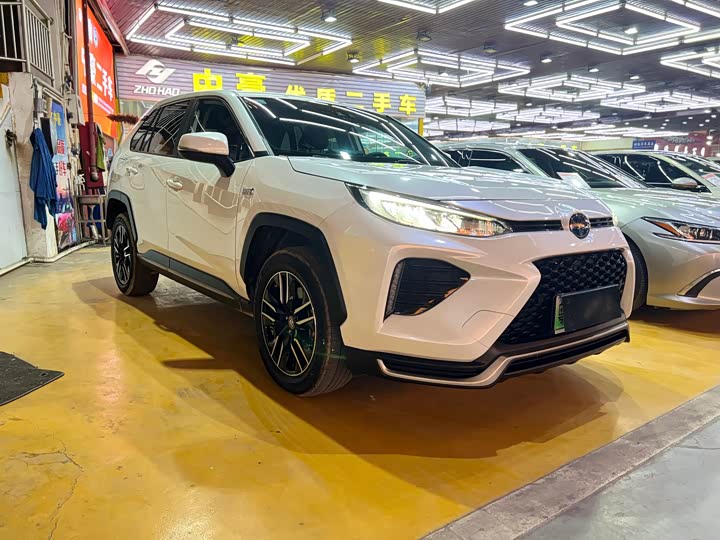 Фото 2 - Toyota Wildlander Hybrid