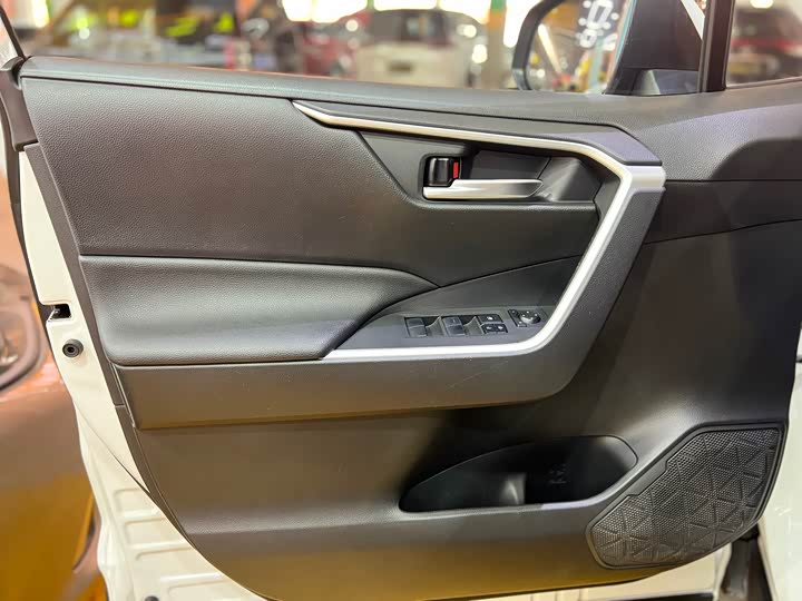 Фото 7 - Toyota Wildlander Hybrid