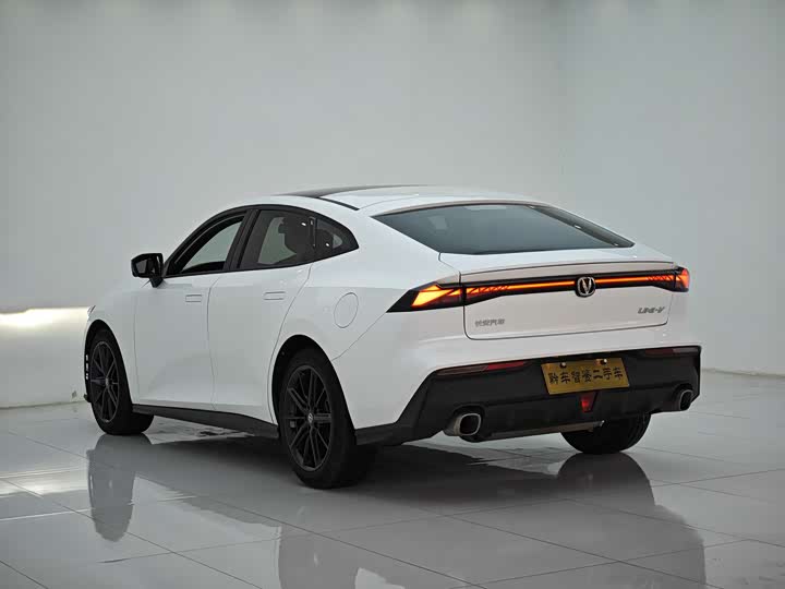 Фото 4 - Changan UNI-V