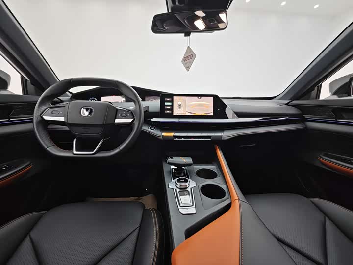 Фото 9 - Changan UNI-V