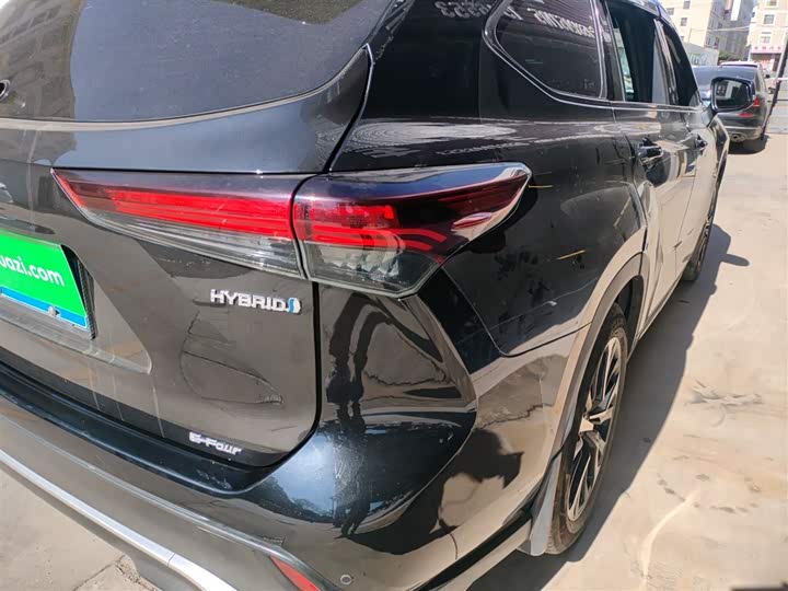 Фото 8 - Toyota Crown Kluger