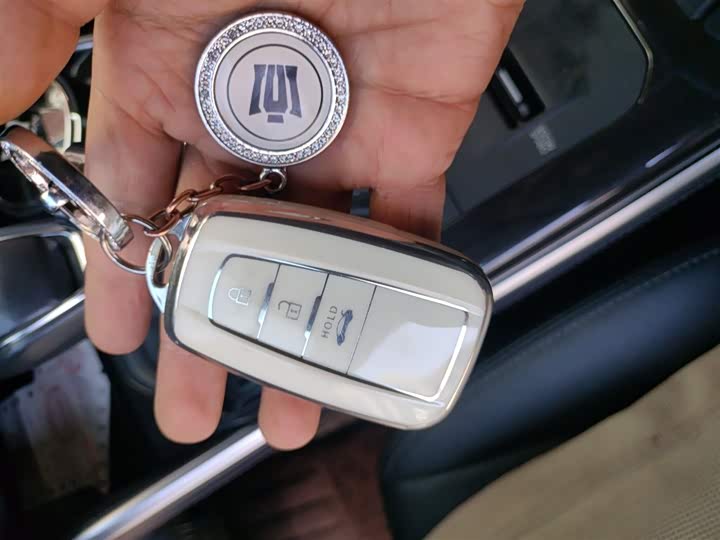 Фото 9 - Toyota Crown Kluger