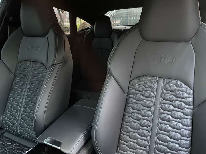 Фото 8 - Audi RS 7