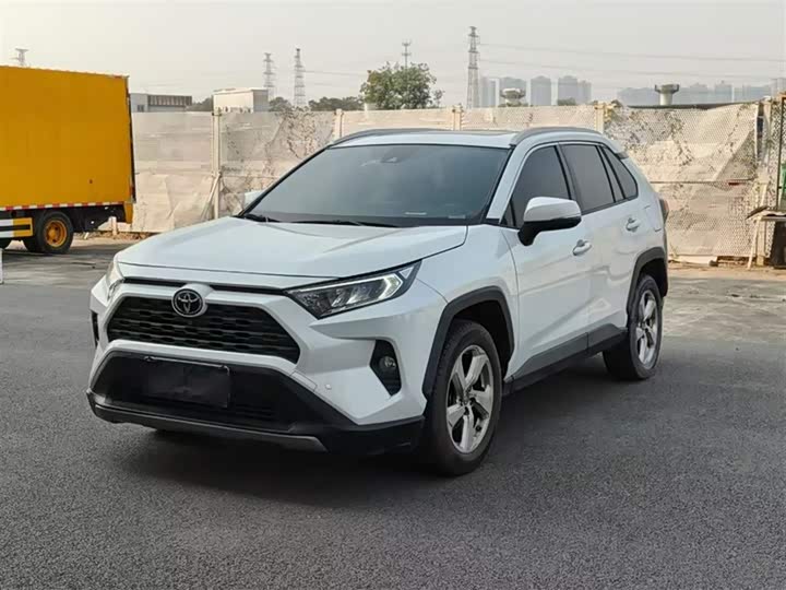 Фото 2 - Toyota RAV4