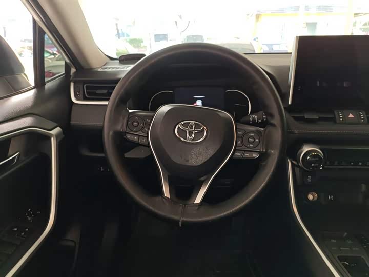 Фото 3 - Toyota RAV4