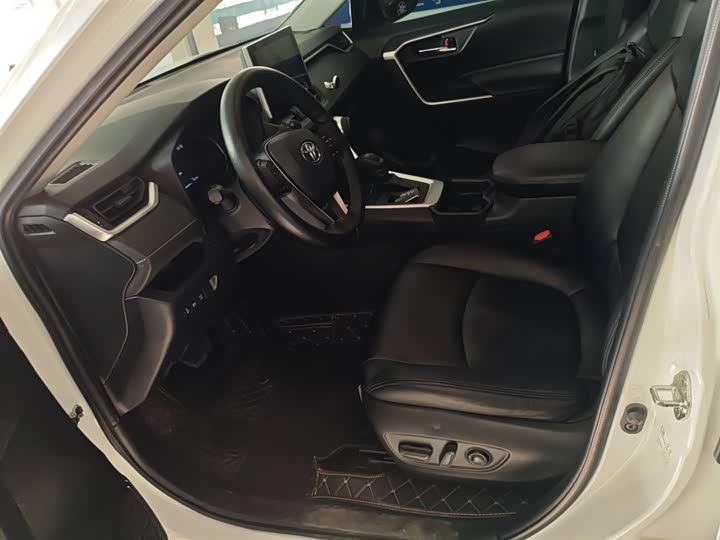 Фото 7 - Toyota RAV4