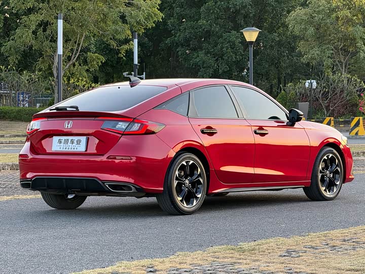 Фото 8 - Honda Civic