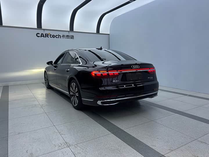 Фото 4 - Audi A8