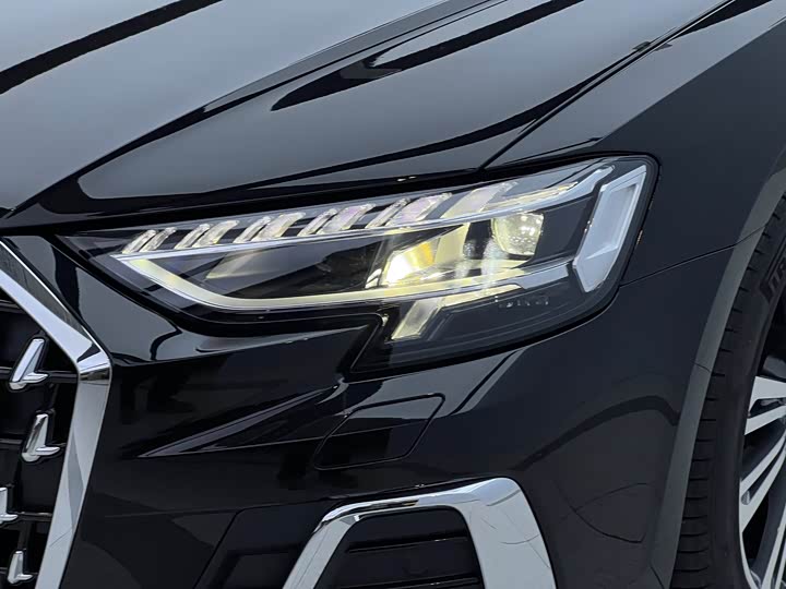 Фото 5 - Audi A8