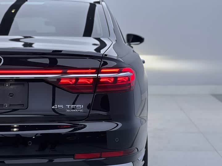Фото 6 - Audi A8