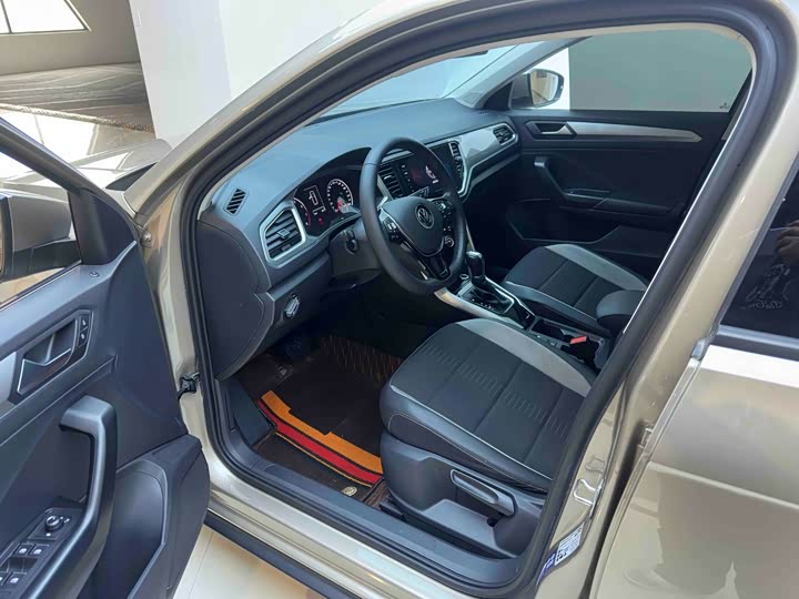 Фото 8 - Volkswagen T-Roc