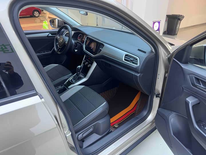 Фото 9 - Volkswagen T-Roc