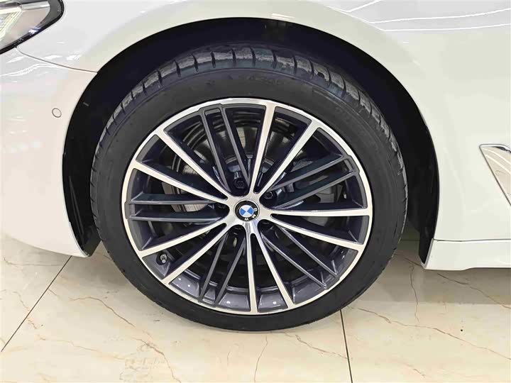 Фото 8 - BMW 5 Series