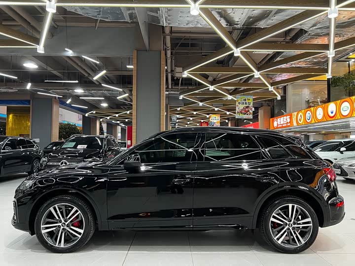 Фото 2 - Audi Q5L