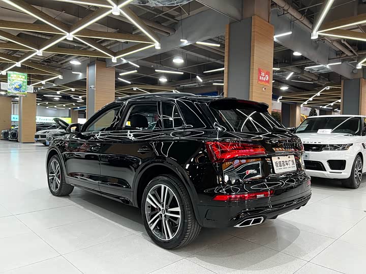 Фото 8 - Audi Q5L