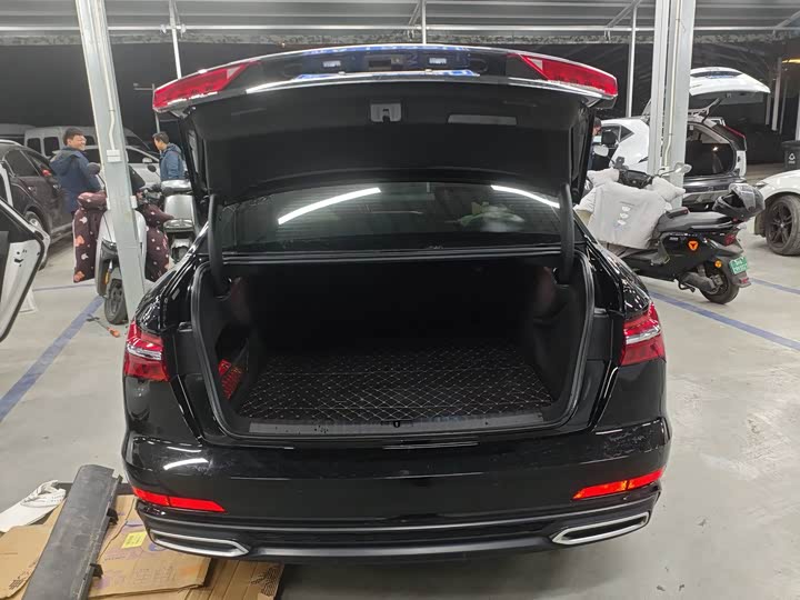 Фото 9 - Audi A6L