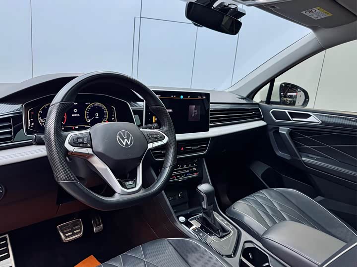 Фото 8 - Volkswagen Tiguan L Pro