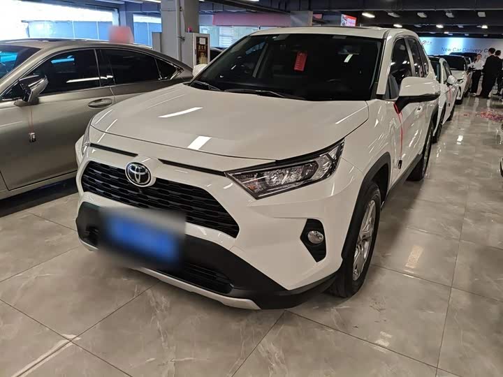 Фото 2 - Toyota RAV4