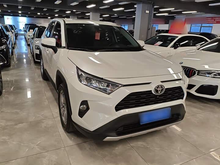 Фото 4 - Toyota RAV4