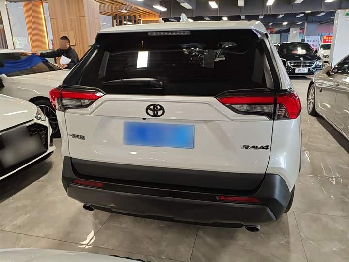 Фото 6 - Toyota RAV4