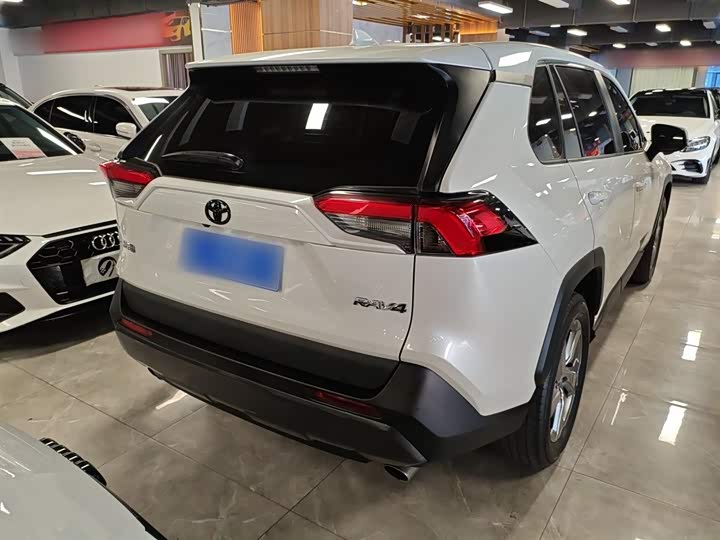 Фото 7 - Toyota RAV4