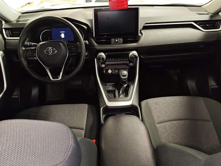 Фото 9 - Toyota RAV4