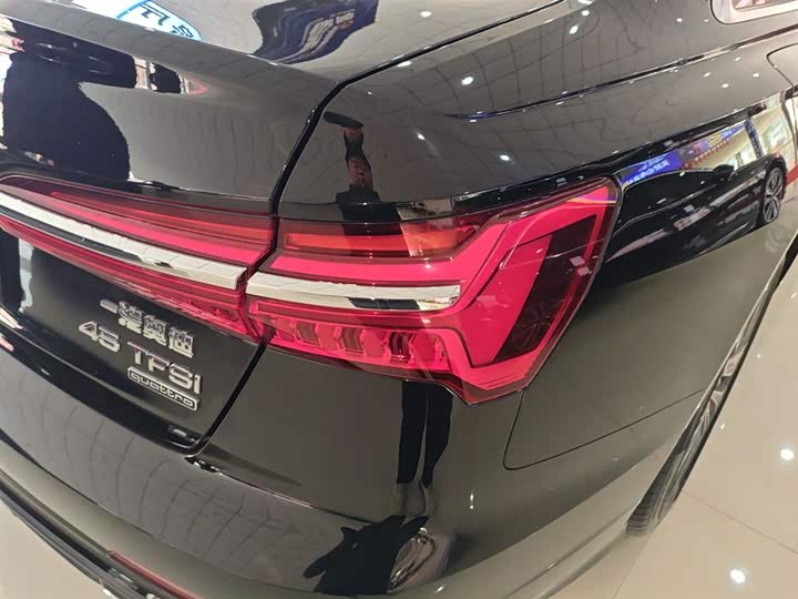 Фото 8 - Audi A6L