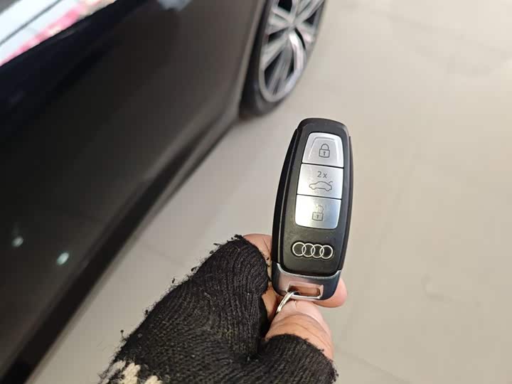 Фото 9 - Audi A6L