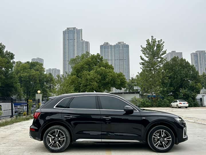 Фото 6 - Audi Q5L