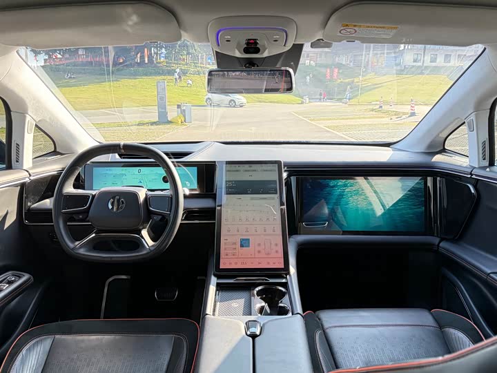 Фото 7 - HiPhi X