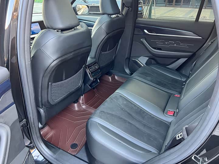 Фото 9 - Geely Monjaro