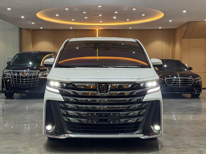 Фото 1 - Toyota Vellfire