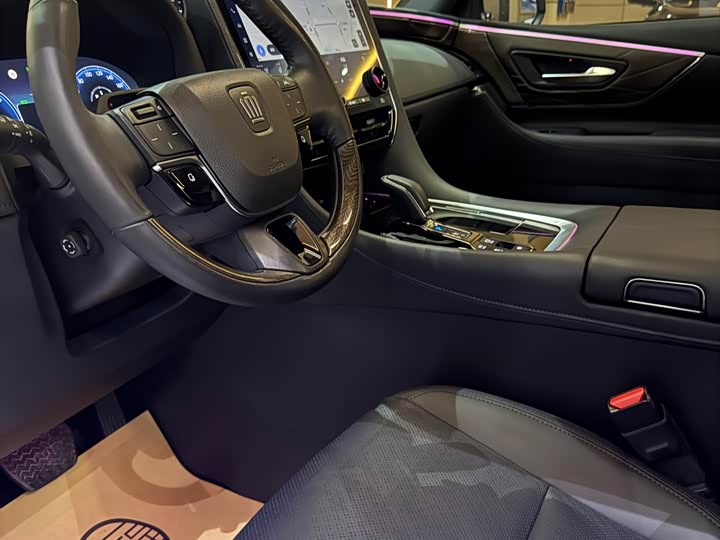 Фото 2 - Toyota Vellfire