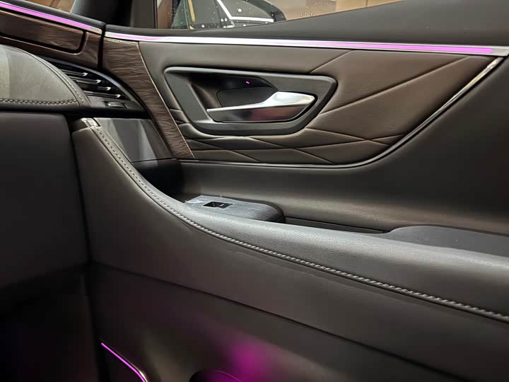 Фото 6 - Toyota Vellfire