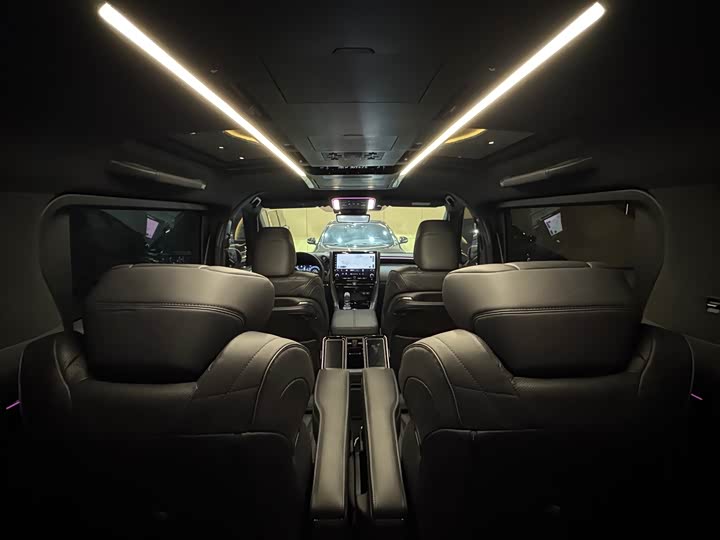 Фото 7 - Toyota Vellfire